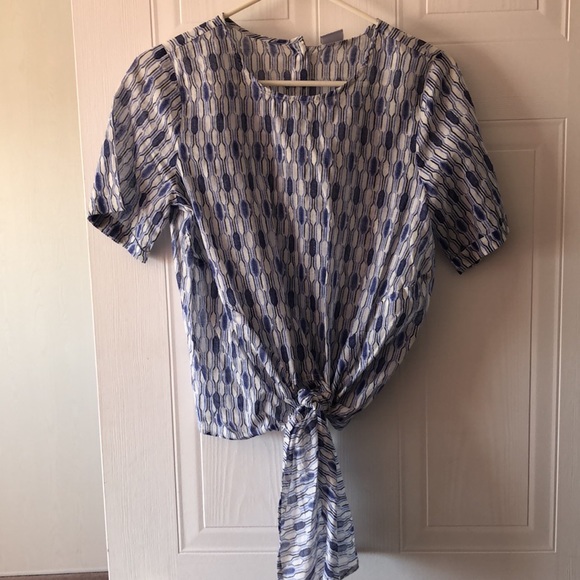 NWT Short sleeved light and breezy top - Picture 2 of 4